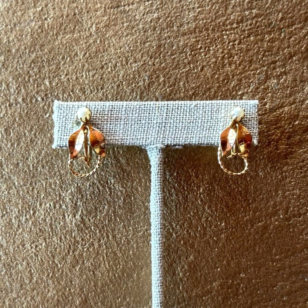 Vintage 1/20 12K Gold-Filled Screw Back Earrings With Twisted Loop & Leaf Design - Picture 9 of 10